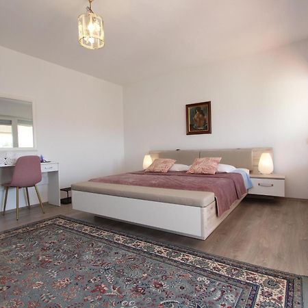 Rooms And Apartments Dino Ровінь Екстер'єр фото