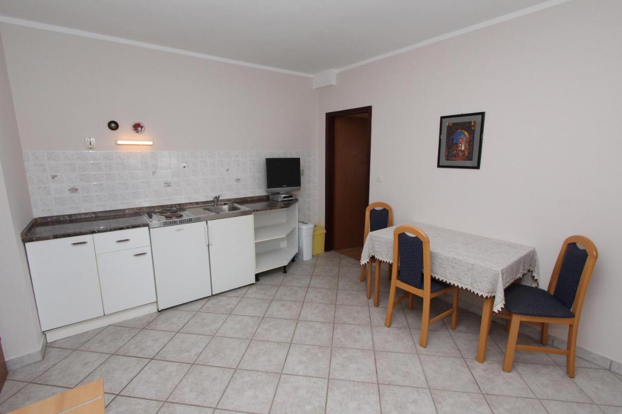 Rooms And Apartments Dino Ровінь Екстер'єр фото