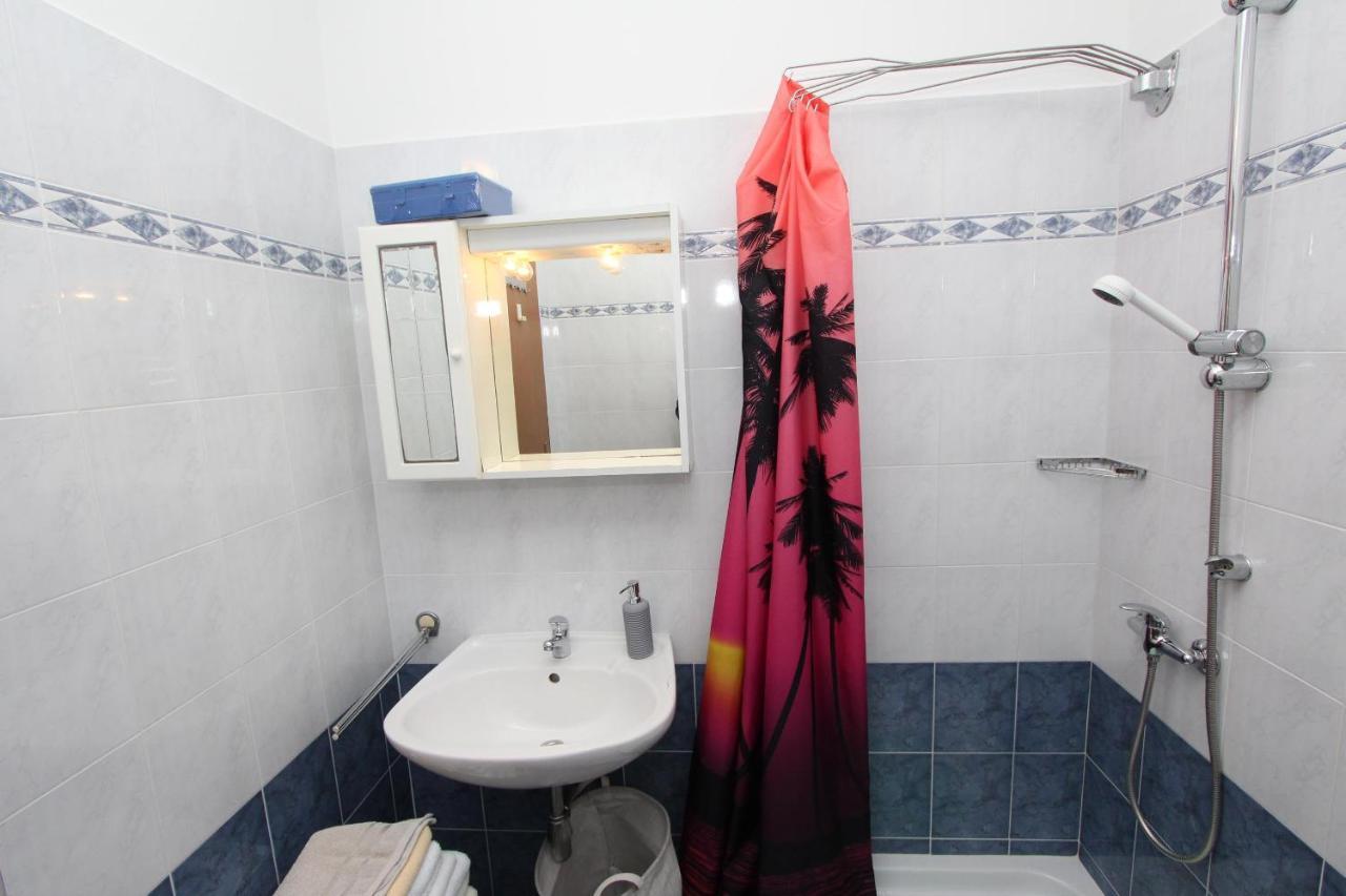Rooms And Apartments Dino Ровінь Екстер'єр фото