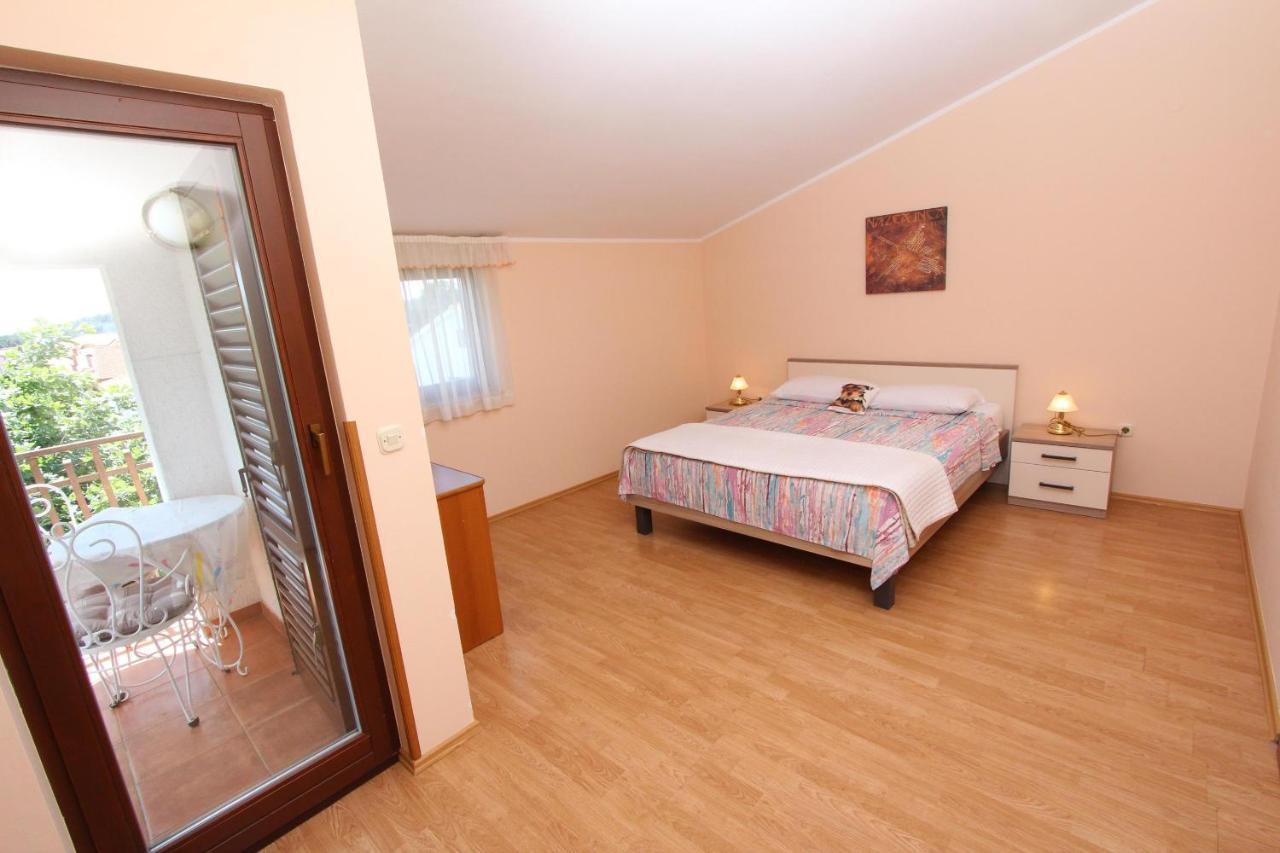 Rooms And Apartments Dino Ровінь Екстер'єр фото
