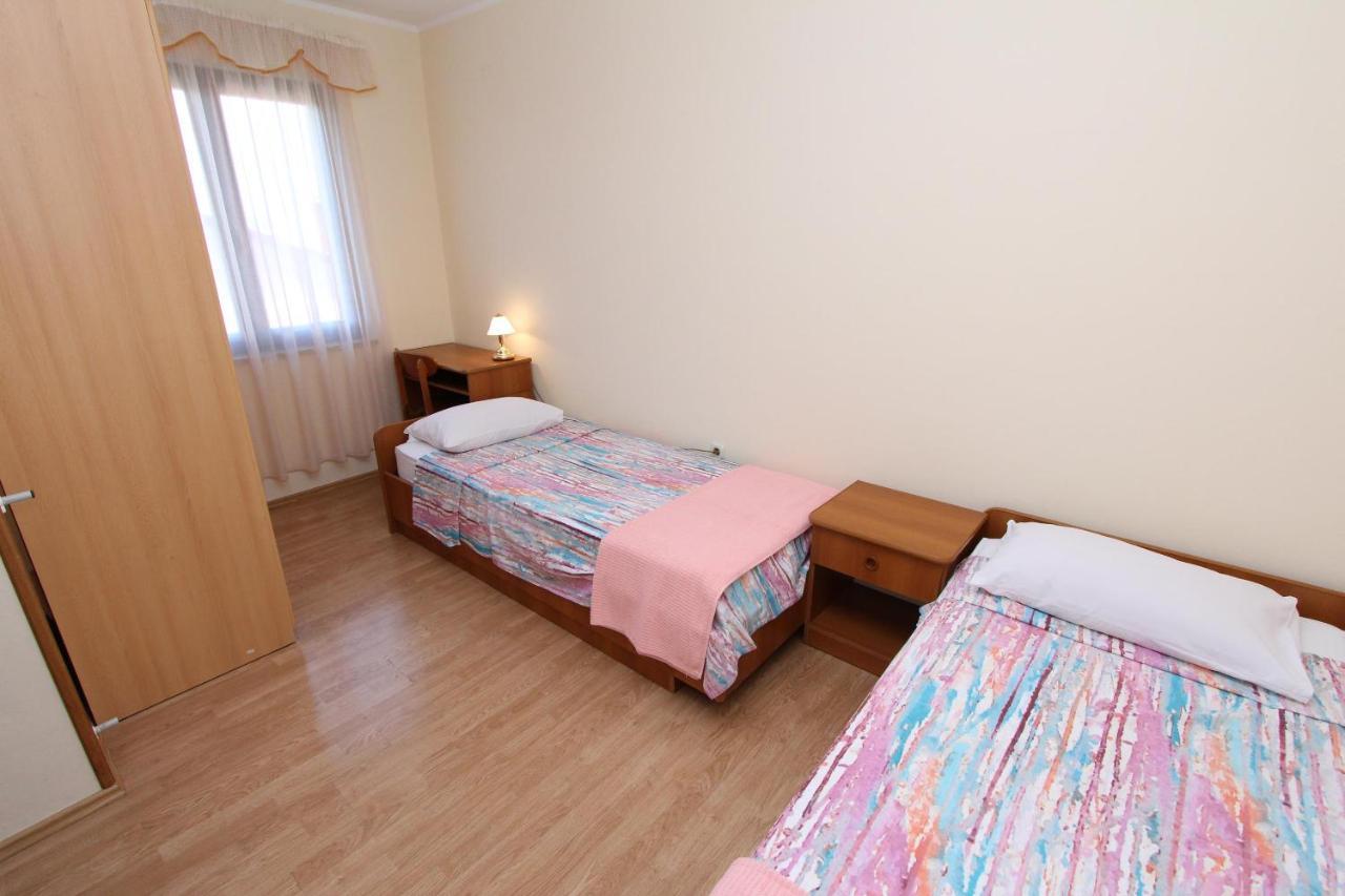 Rooms And Apartments Dino Ровінь Екстер'єр фото