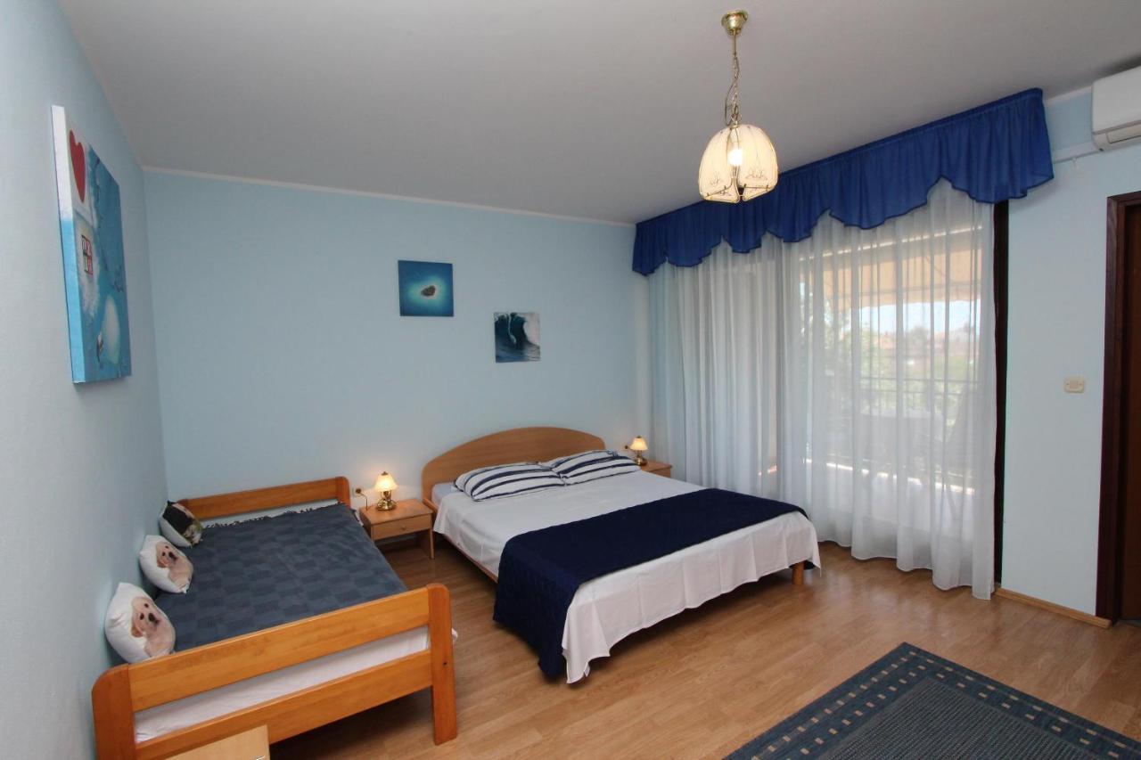 Rooms And Apartments Dino Ровінь Екстер'єр фото