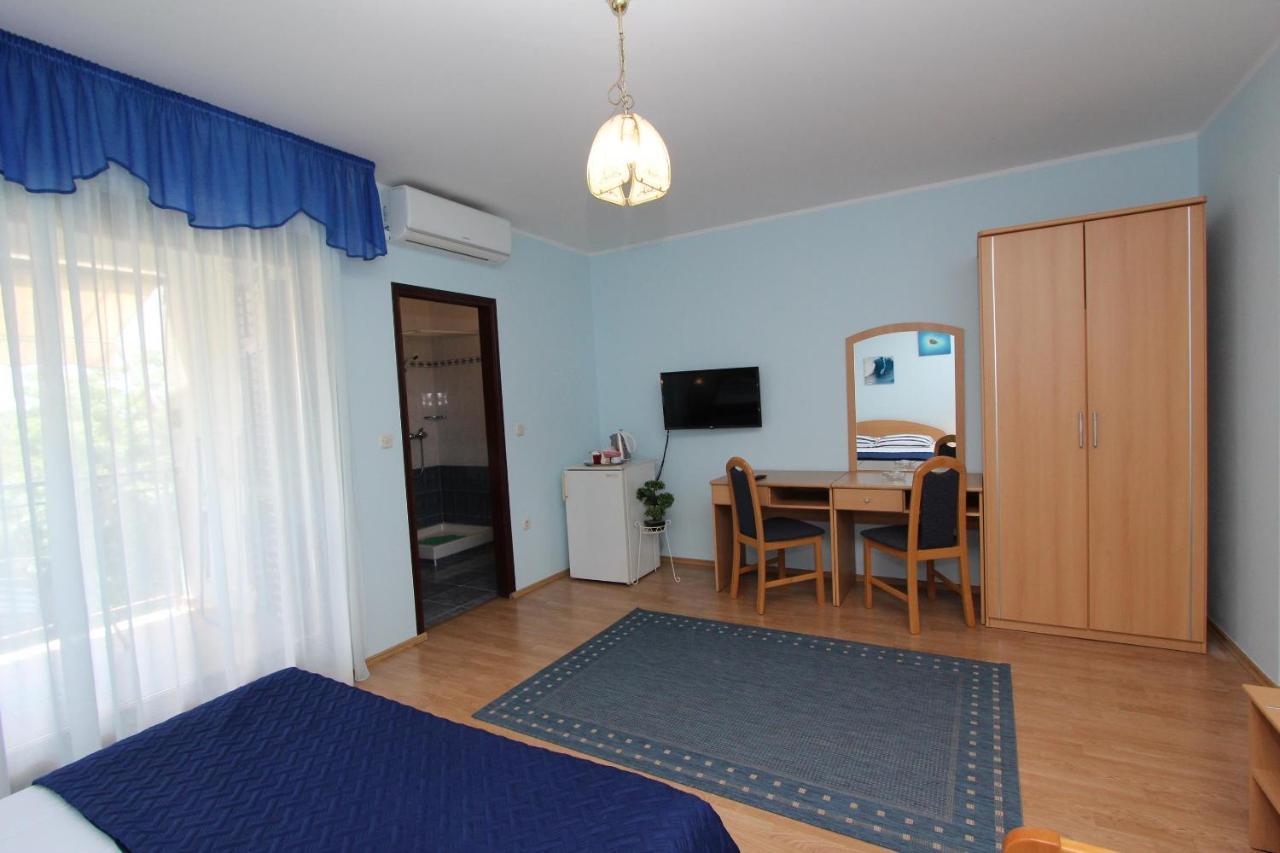 Rooms And Apartments Dino Ровінь Екстер'єр фото
