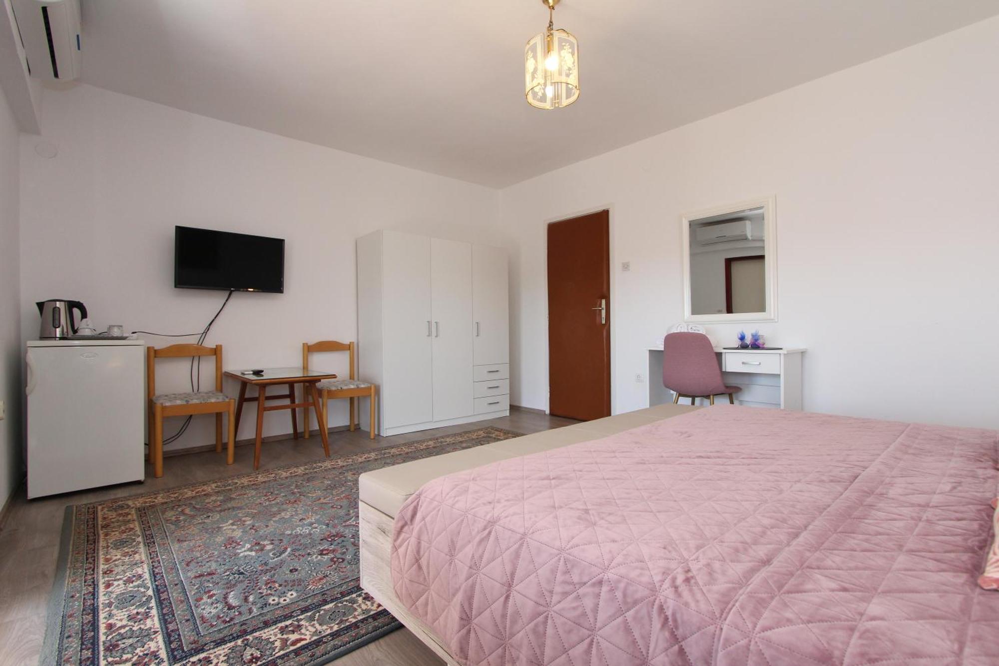 Rooms And Apartments Dino Ровінь Екстер'єр фото